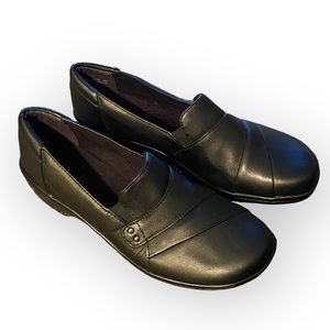 Clarks Bendable Shoes Women’s Size 9M Black‎ Ship On Leather Uppers